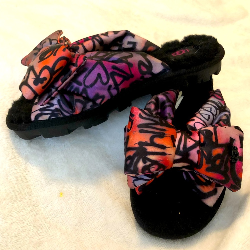 * RARE*  UGG LUSHETTE POP GRAFFITI PUFFER MULTI SATIN BOW SLIPPER Sz 6